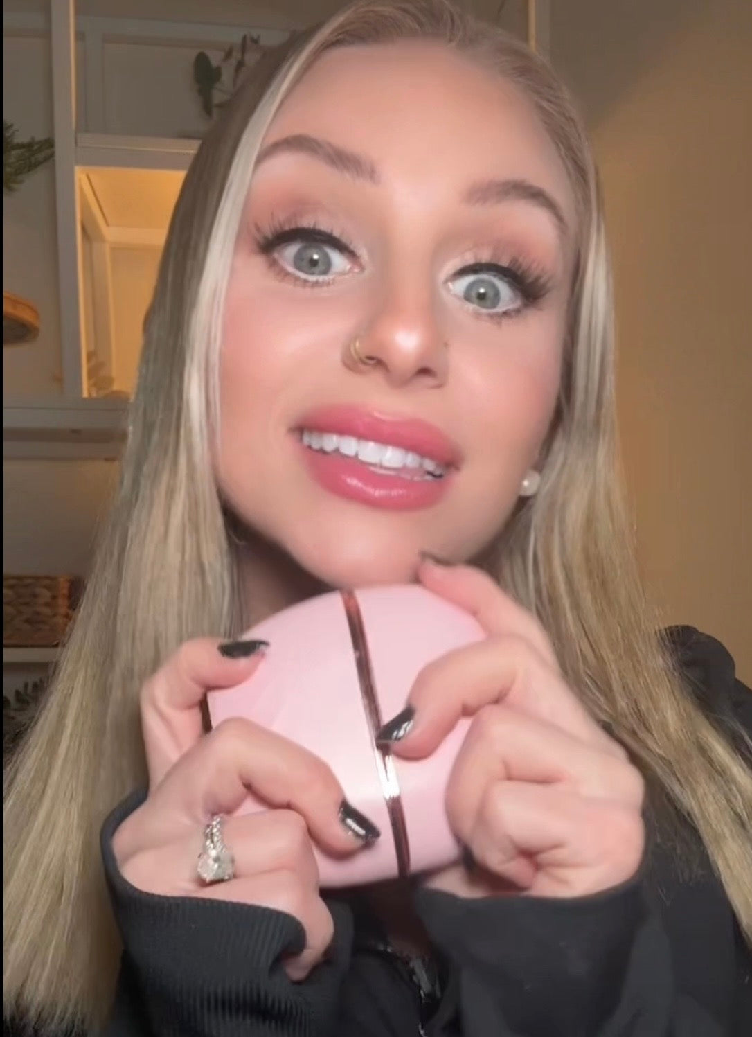 The Viral SilkSweep™ Brush